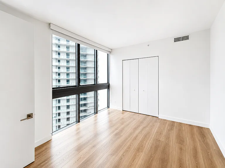 650 NE 32nd St #4507 — Photo 10