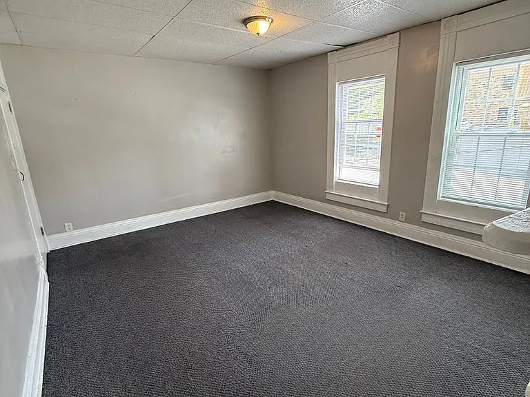 101 W Walnut St — Photo 9