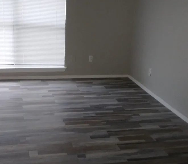 Pointe West Apartments — Photo 8