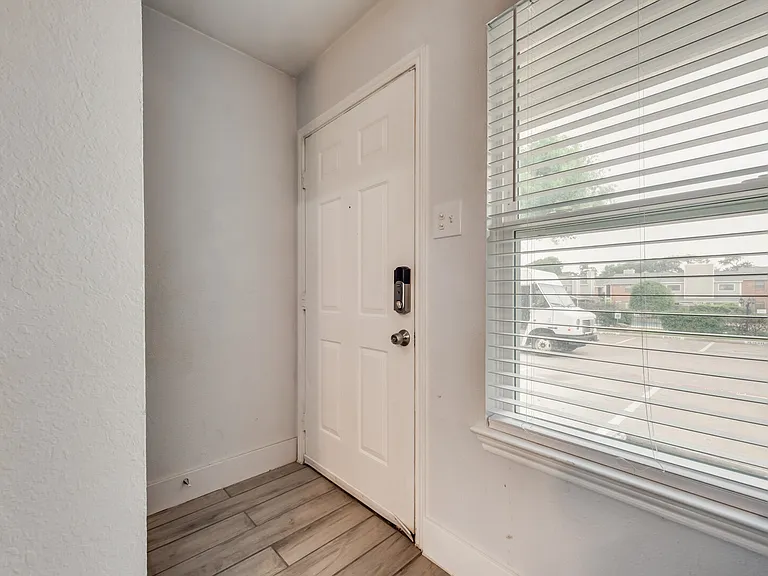Evergreen St — Photo 12