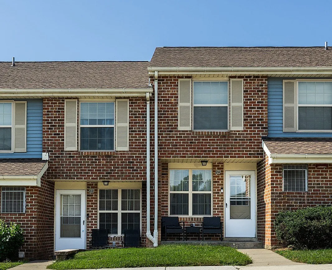 Spring Hill Apartments & Townhomes — Photo 1
