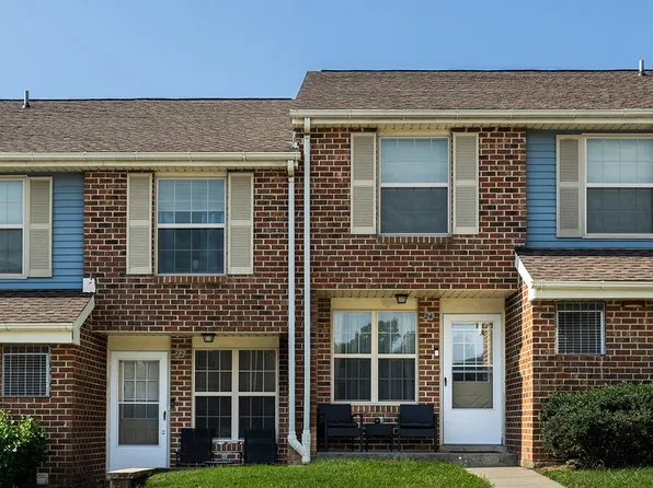 Spring Hill Apartments & Townhomes