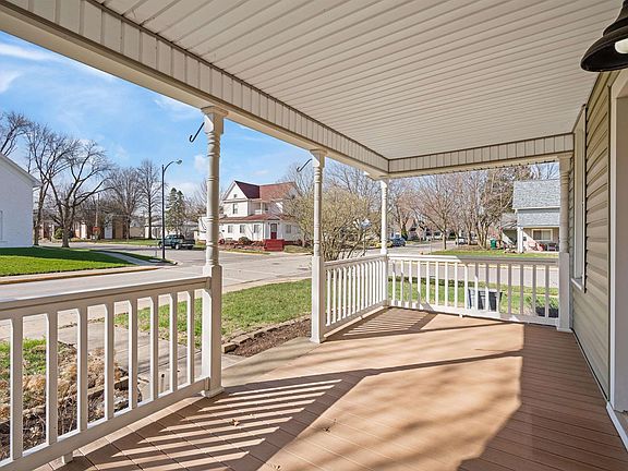 5th image of 121 W Walnut St