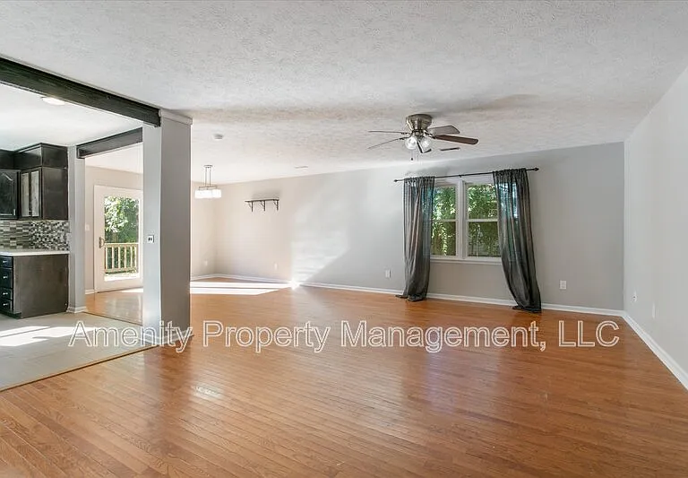 36 Old Fox Hill Rd — Photo 4