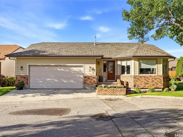 18 Greencrest BAY, Regina, SK S4S 7E9