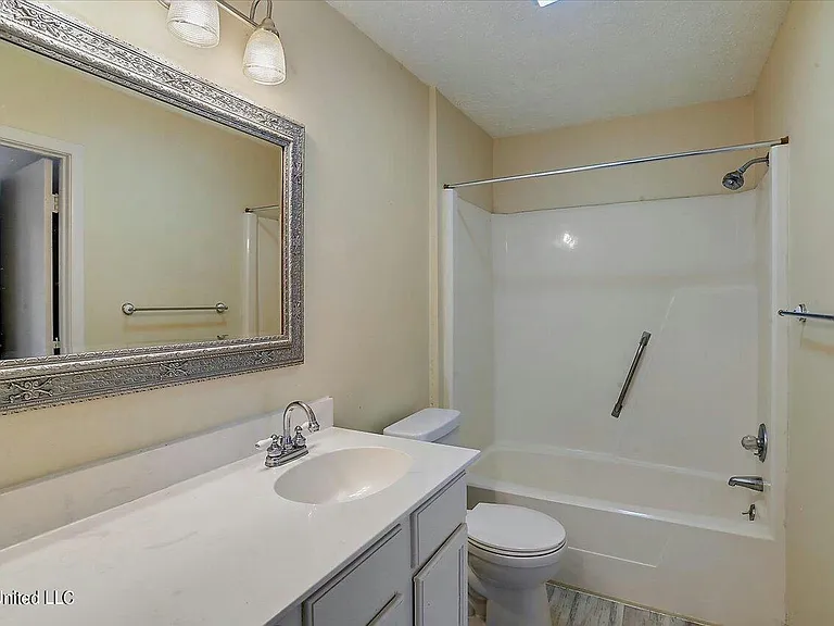 200 Woodgreen Dr — Photo 13