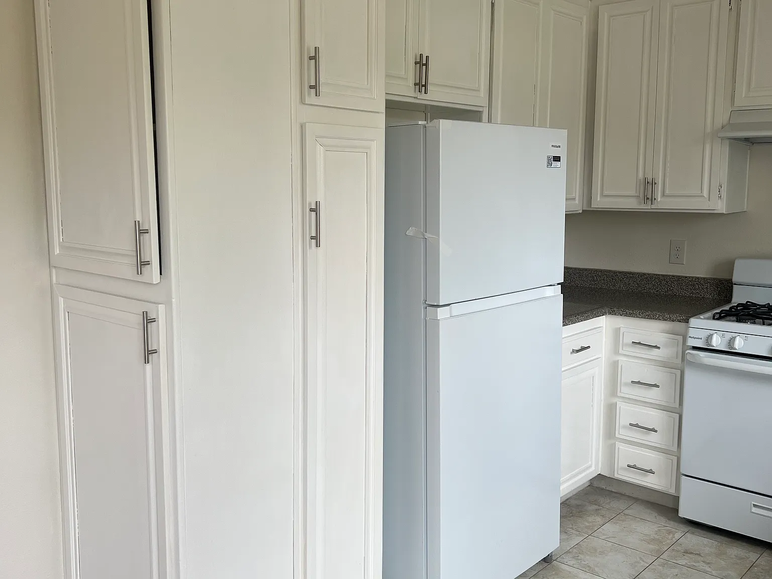 2 bed, 1100 sqft, $2,750 — Photo 3