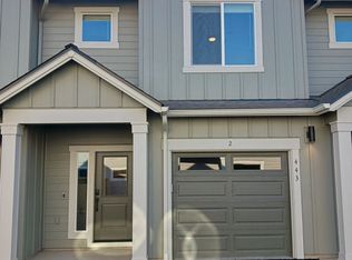 443 SW 27th St #2, Redmond, OR 97756