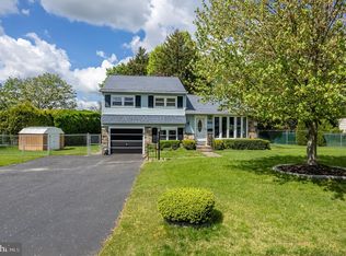 916 Catalpa Rd, Warminster, PA 18974