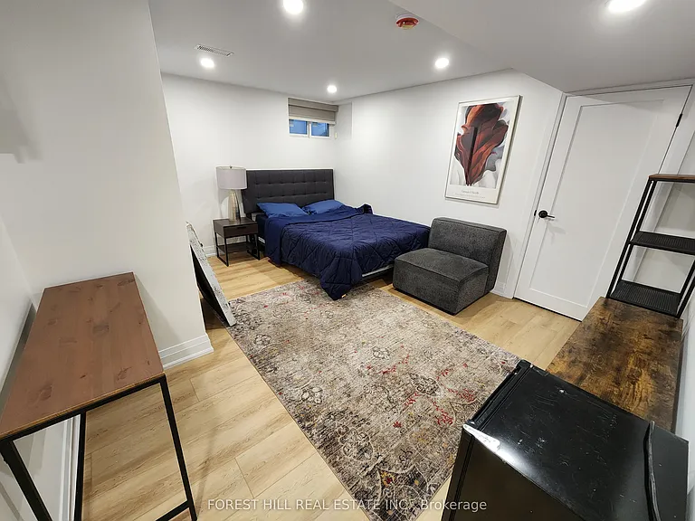 118 Charlotte St — Photo 9