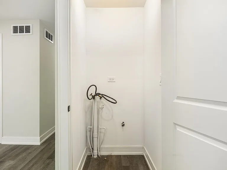16752 Artesian Ave — Photo 13