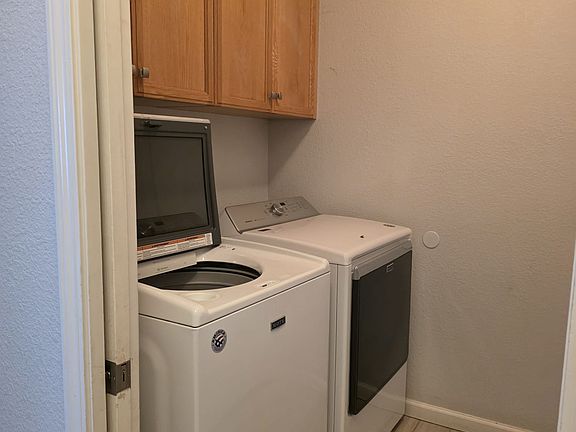 4th image of 995 Pearwood Cir