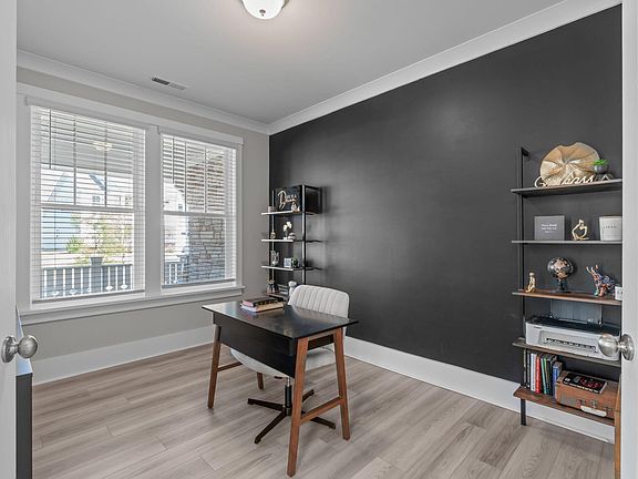5th image of 125 Crested Coral Dr