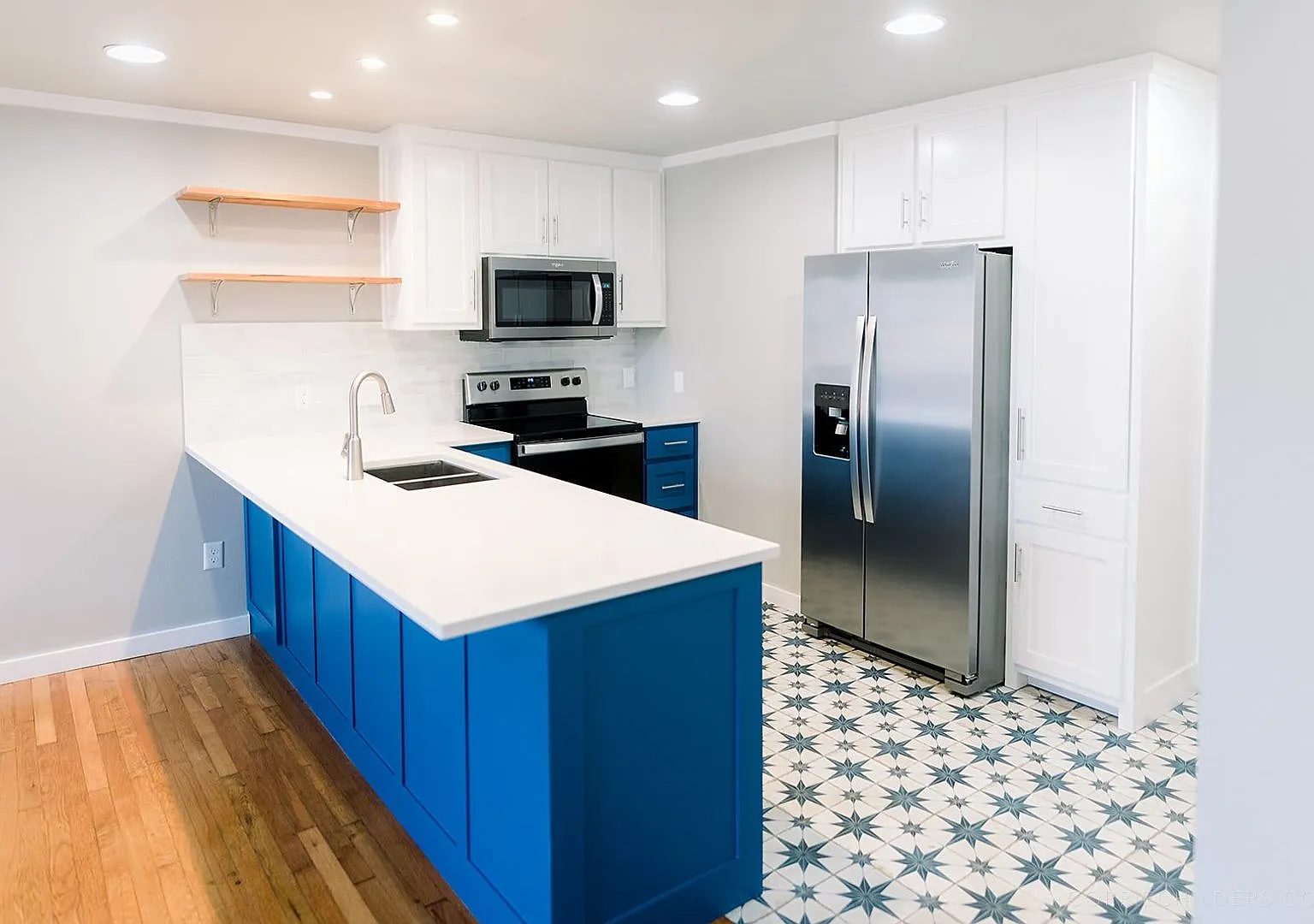 Pet-Friendly 1-Bedroom Apartment in Downtown Rogers Move-In Special! — Photo 4