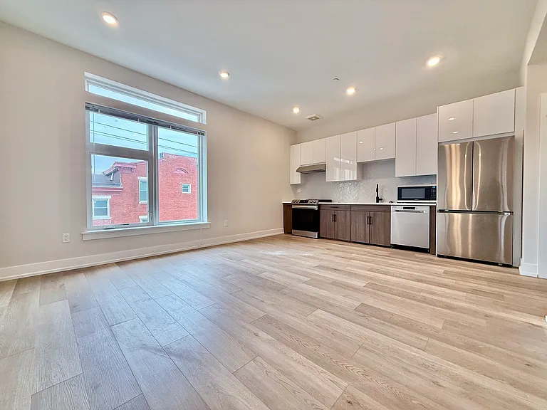 722 W Thompson St #207 — Photo 40