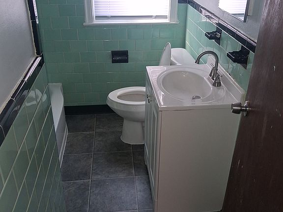 4th image of 18259 Rosemont Ave