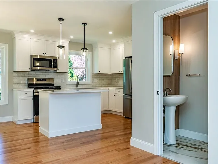 83 Cadora Ave — Photo 16