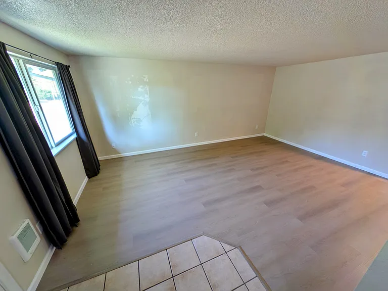 10613 Sheridan Ave S — Photo 2