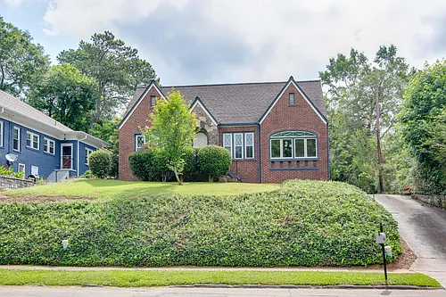 1865 Ridgewood Dr NE Photo 1