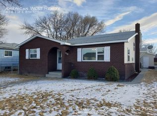 414 1/2 E 8th St, Powell, WY 82435