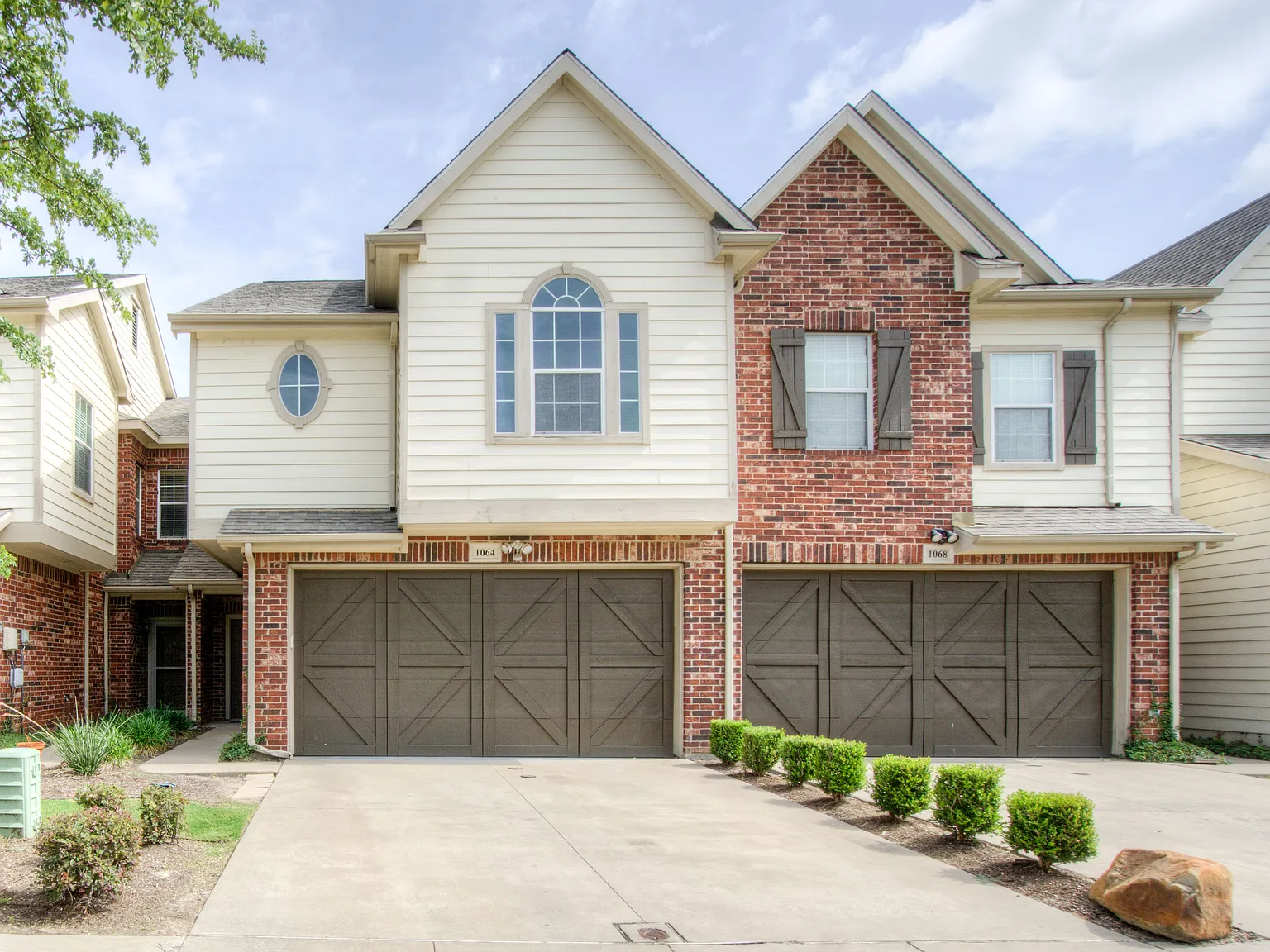 3 bed, 2.5 bath, 1582 sqft, $1,995 — Photo 1