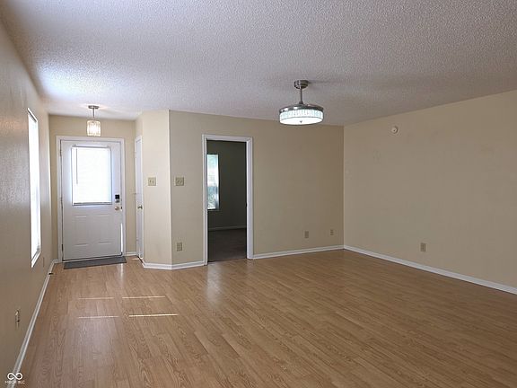 4th image of 942 Brookstone Dr