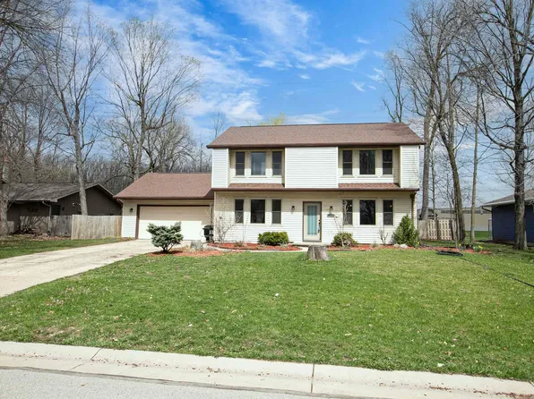 720 Indianwood Ct, Neenah, WI 54956