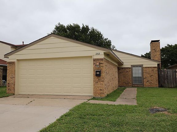 2nd image of 2202 Spicewood Ln