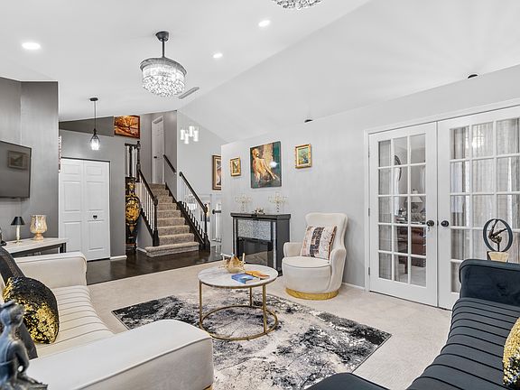 3rd image of 200 Meadow Lakes Blvd
