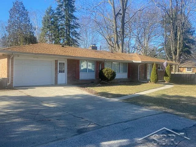 4789 Schneider St photo 1