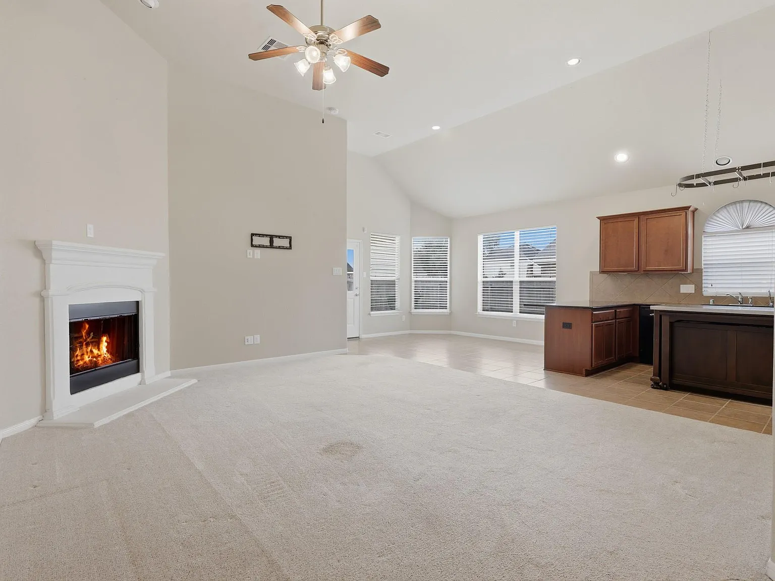 3 bed, 2.0 bath, 1694 sqft, $2,150 — Photo 4
