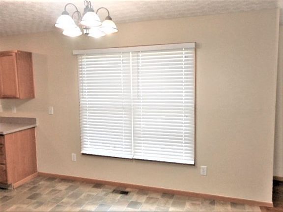 4th image of 330 Wheatfield Dr