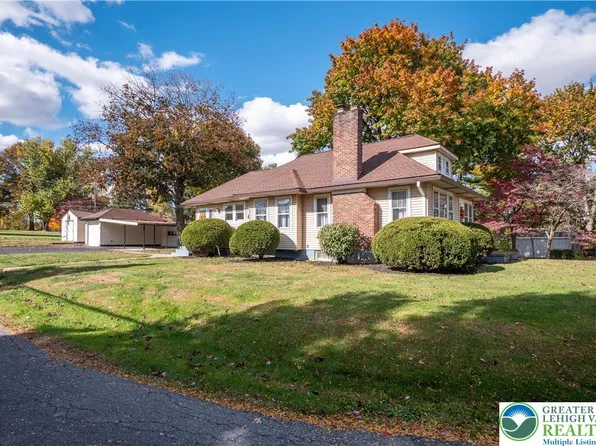 2730 Farmersville Rd, Bethlehem, PA 18020