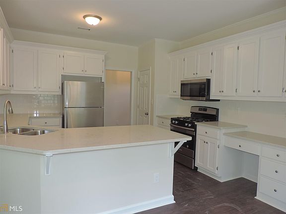 3rd image of 125 Rock Hill Dr