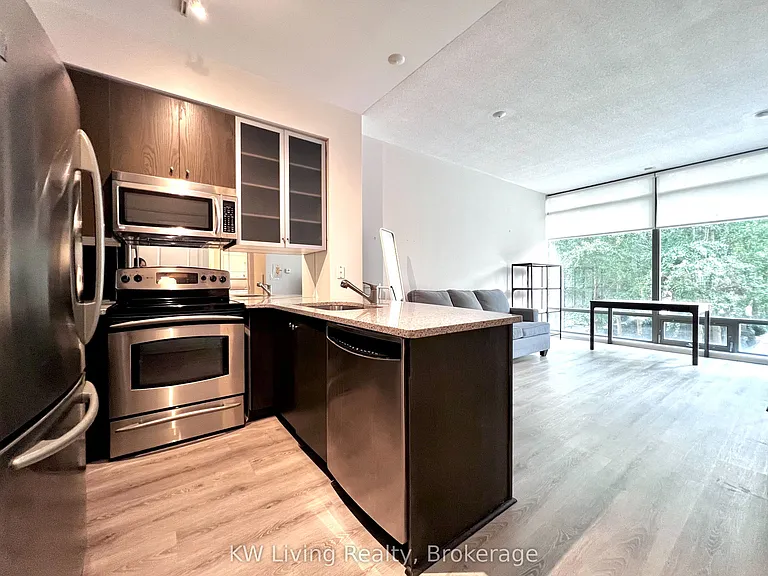 21 Scollard St #203 — Photo 5