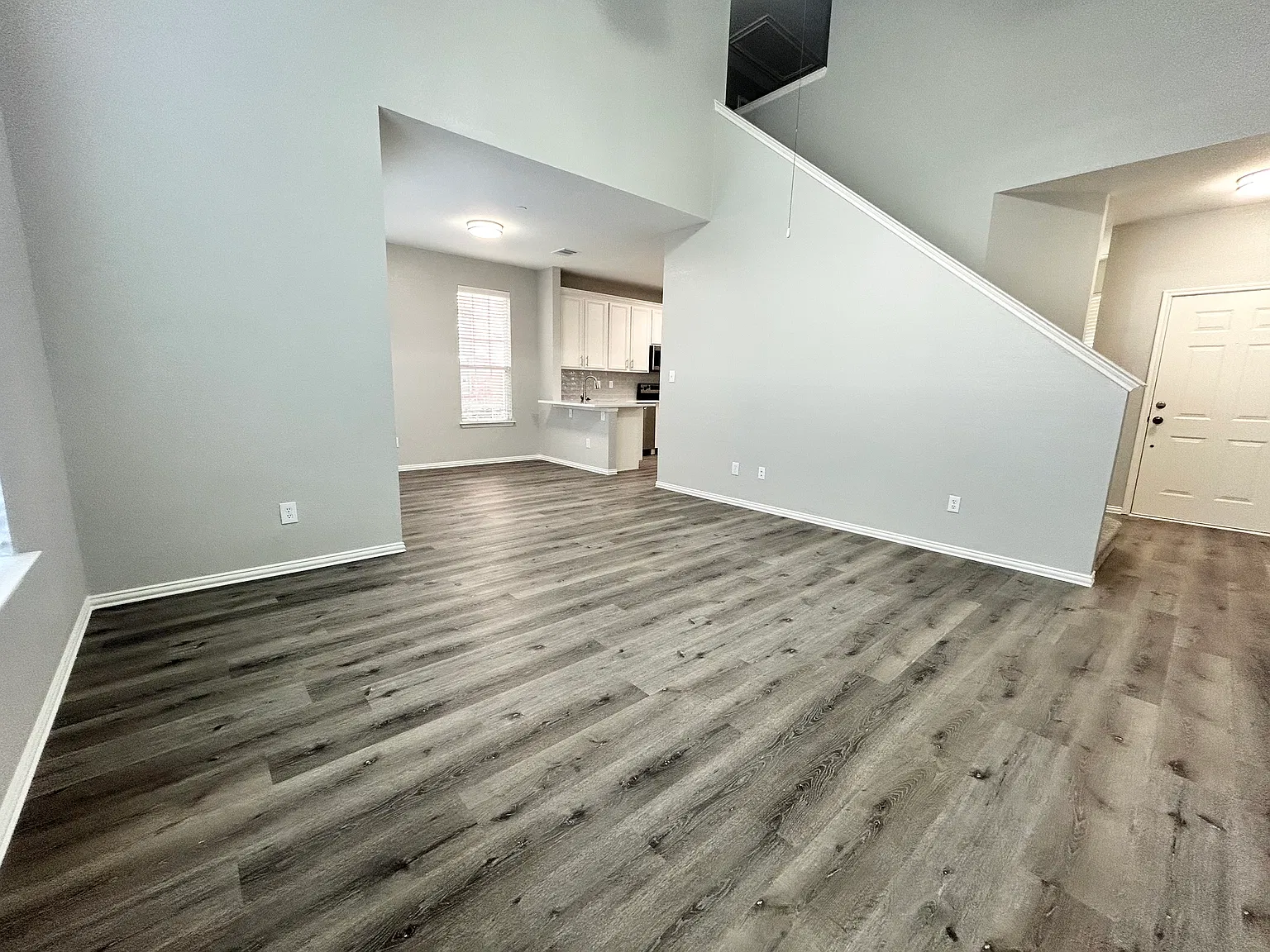 3 bed, 2.5 bath, 1585 sqft, $2,400 — Photo 4