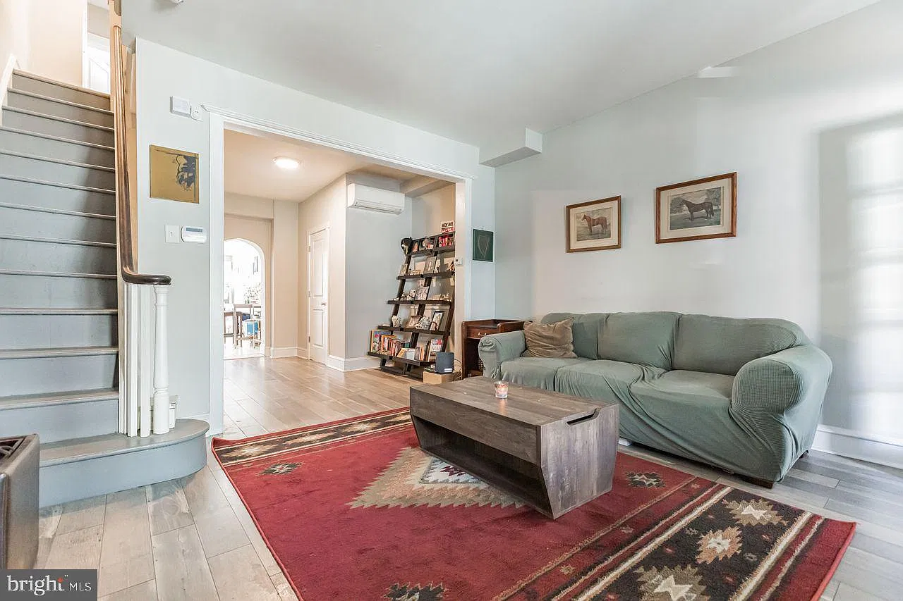 3 bed, 1.5 bath, 870 sqft, $1,700 — Photo 3