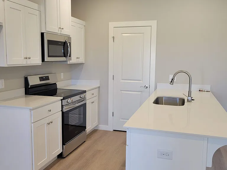 1803 SW Poigai Way #2 — Photo 3