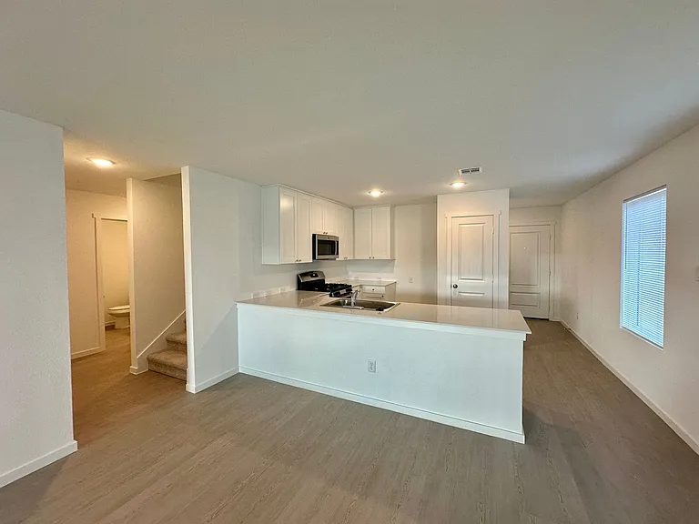 1513 Good Prairie Ave — Photo 5