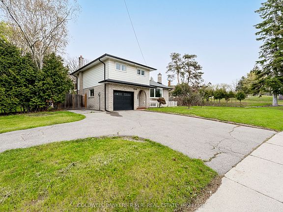 3rd image of 1549 Simcoe St N