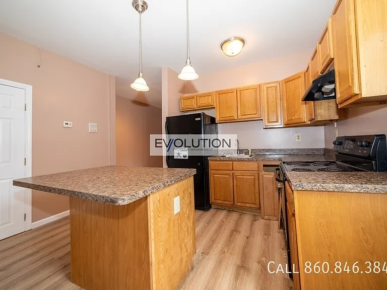 146 Park Ter #2 — Photo 1