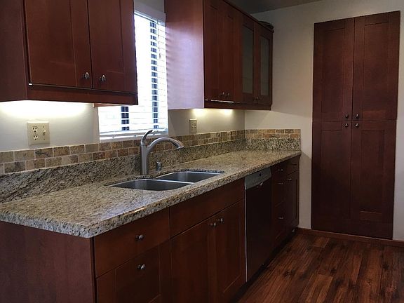 4th image of 318 N Loma Ave