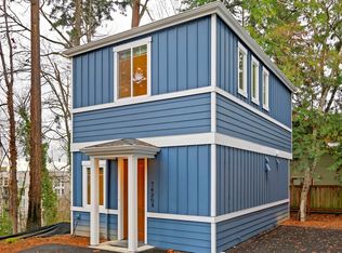 7420 SE 27th St #B, Mercer Island, WA 98040