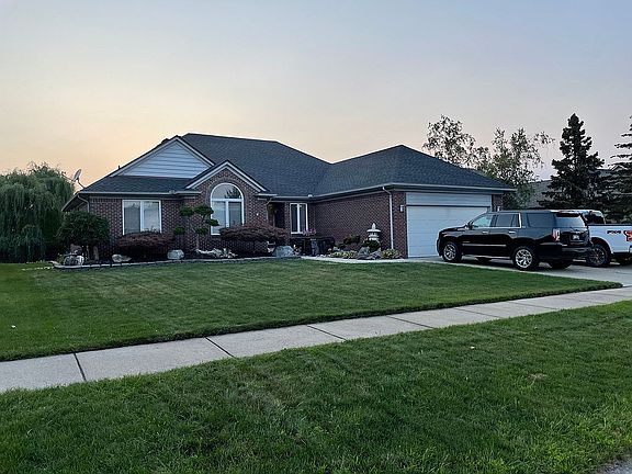 3rd image of 51097 Pinewood Dr