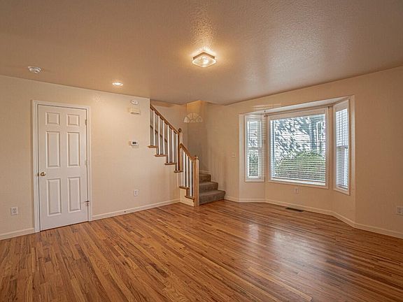 5th image of 827 Blackberry Ln