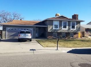 12 Crestaloma Dr, Pueblo, CO 81005