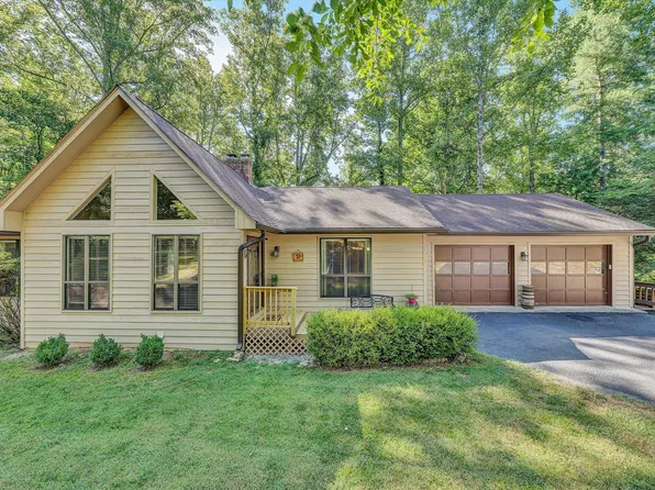 400 W Beaver Dam Ct, Goodview, VA 24095
