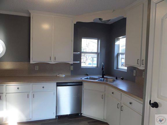 4th image of 2309 Grand Ave
