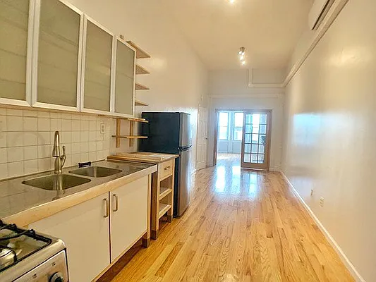 Rented by Nooklyn NYC LLC | media 38