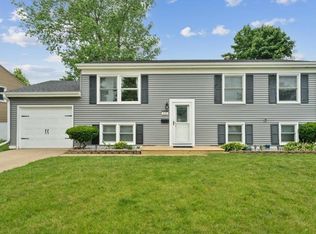 440 Mayberry Dr NW, Cedar Rapids, IA 52405